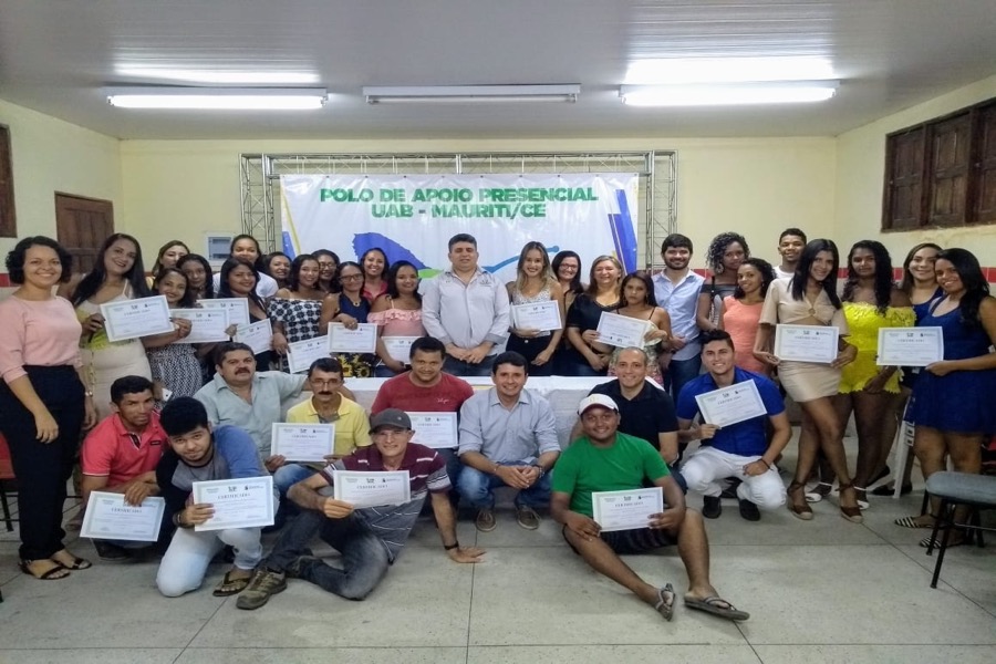 Mauriti -Educação realiza entrega de certificados para alunos do Polo UAB