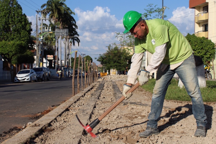 Praças do Centro da cidade do Crato passam por obras de requalificação