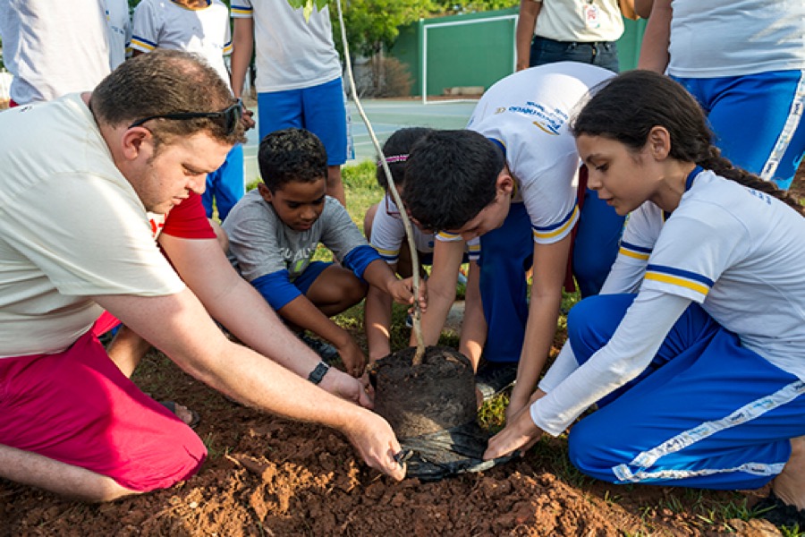 Distribuição de mudas nativas e ações de educação ambiental durante a 20ª Mostra Sesc Cariri de Culturas