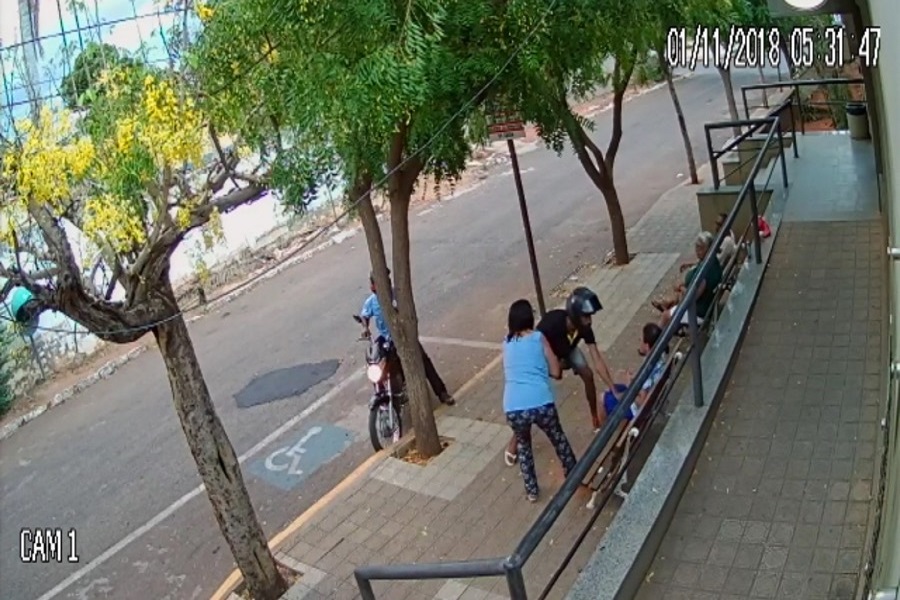 Flagrante:  Dupla pratica assalto a cinco mulheres na frente de uma clínica na cidade de Crato-CE