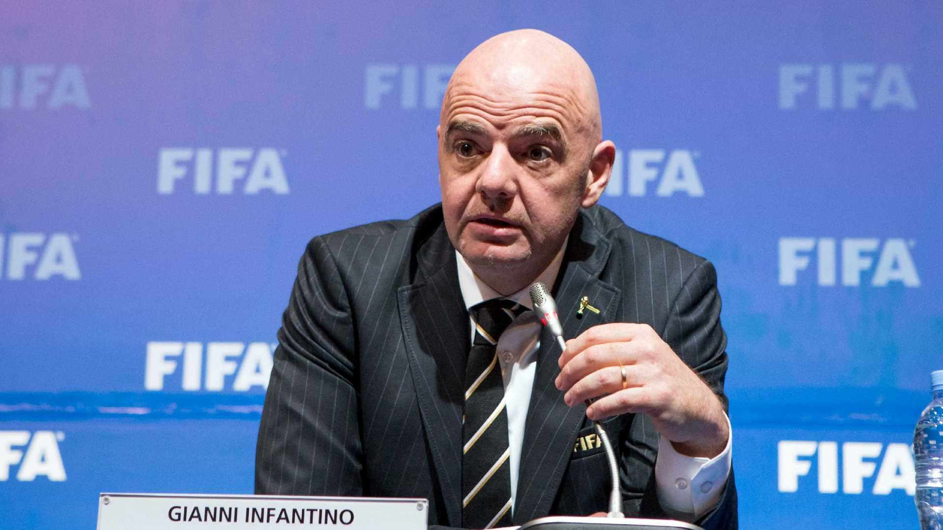 Presidente da Fifa se defende após denúncias de favorecer City e PSG