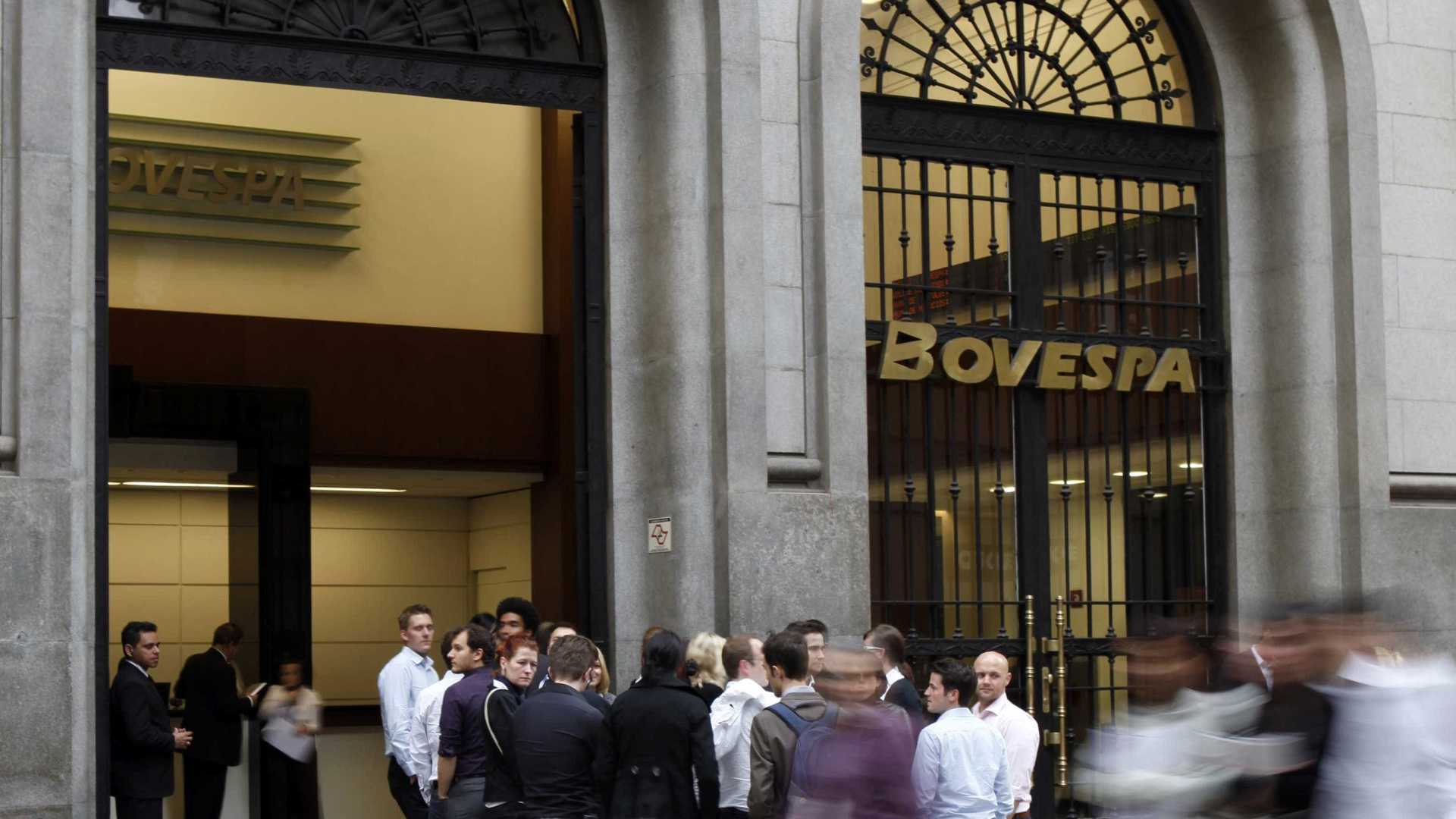 Dólar cai para R$ 3,78, e Bolsa sobe com Petrobras e JBS