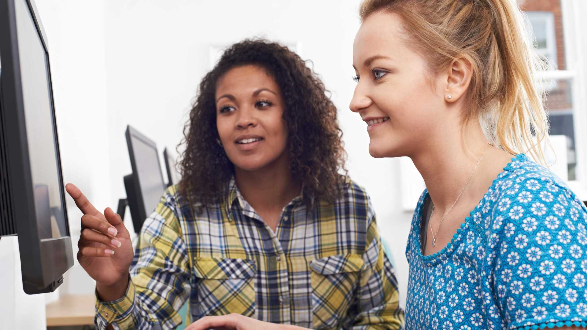 5 empresas com estágio ou trainee abertos; veja como se destacar