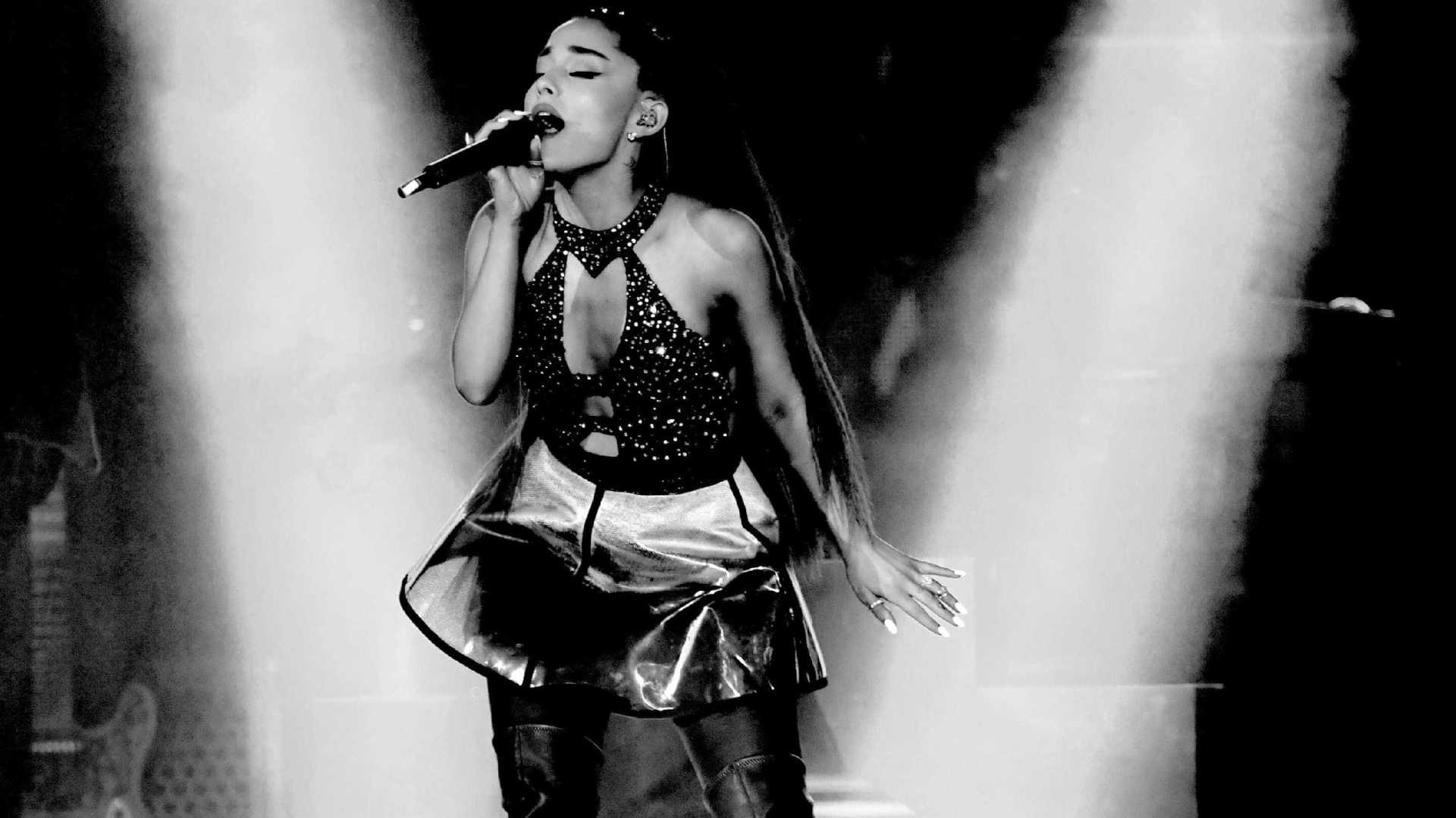 Em novo clipe, Ariana Grande ilustra luta contra crises de ansiedade