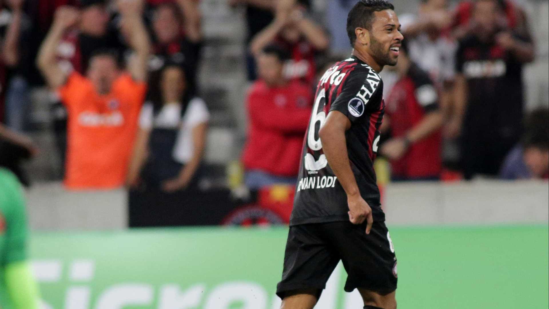 Atlético-PR se impõe ao Flu, vence e fica em boa vantagem na semi