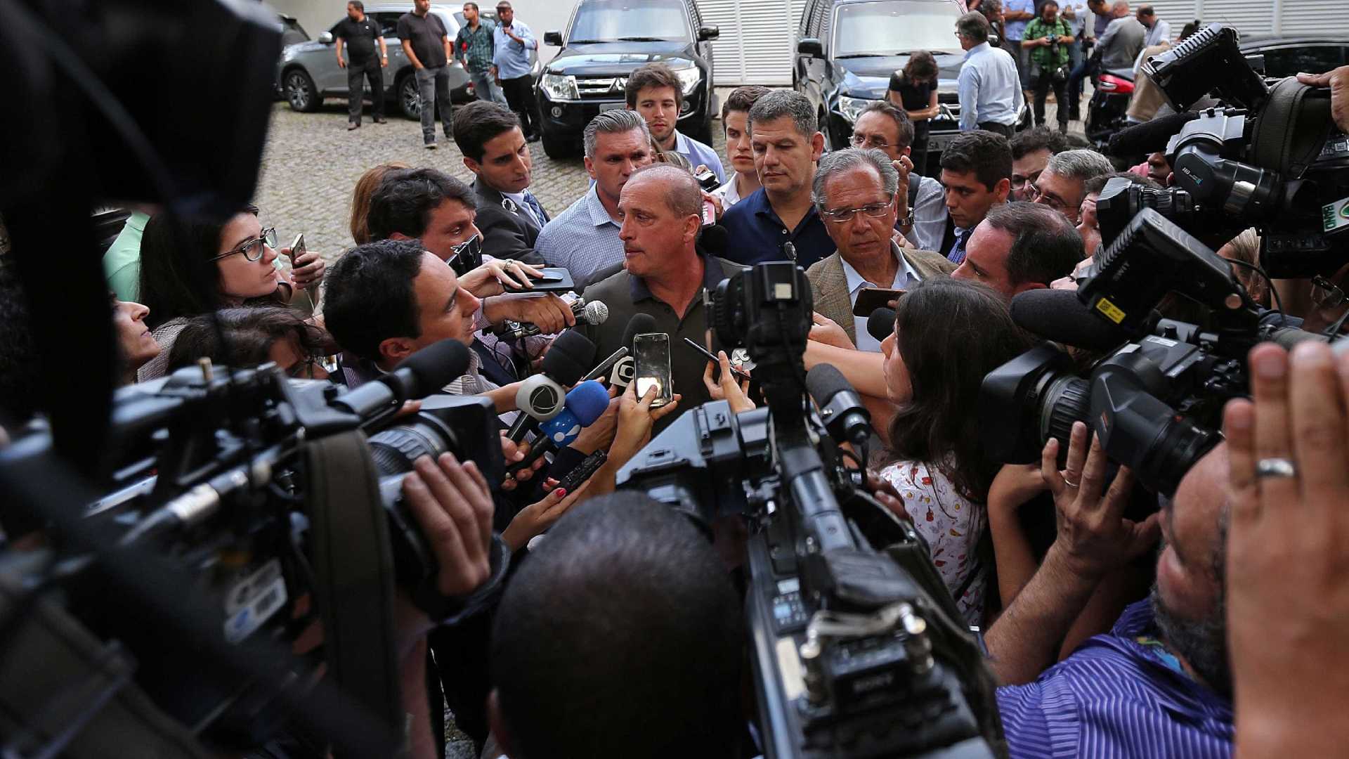 Bolsonaro precisa rever Orçamento para implantar reforma ministerial