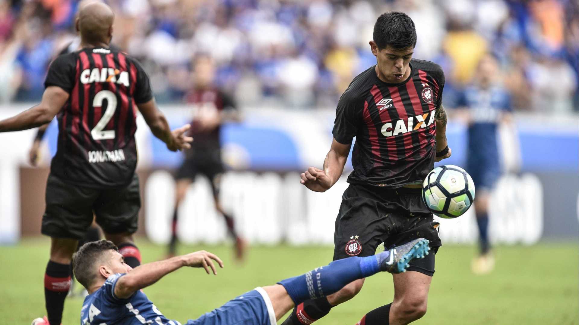 Atlético-PR vai mudar escudo, cores e uniformes, anuncia dirigente