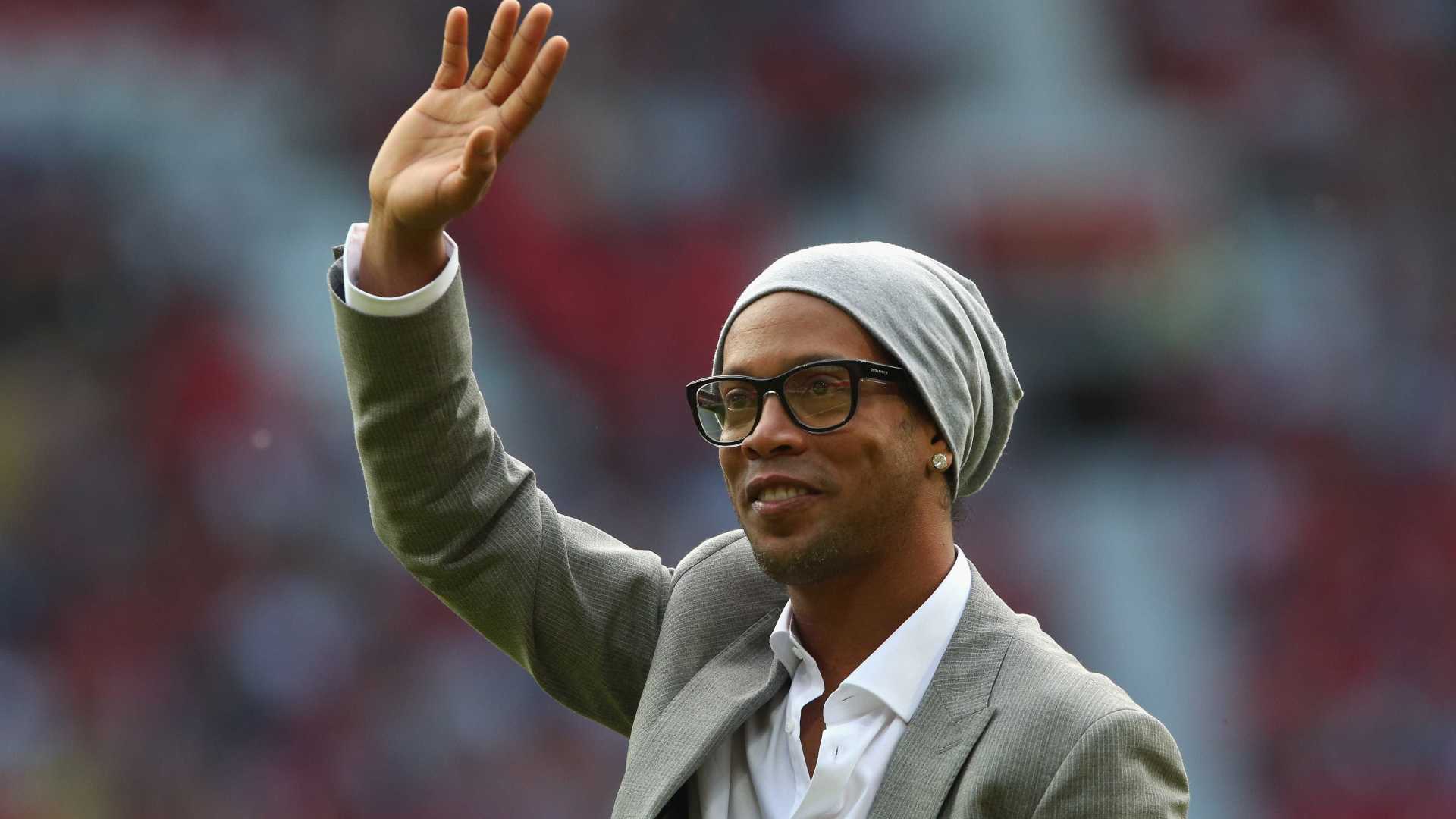 Ronaldinho Gaúcho e irmão têm R$ 24,63 na conta e dívida milionária