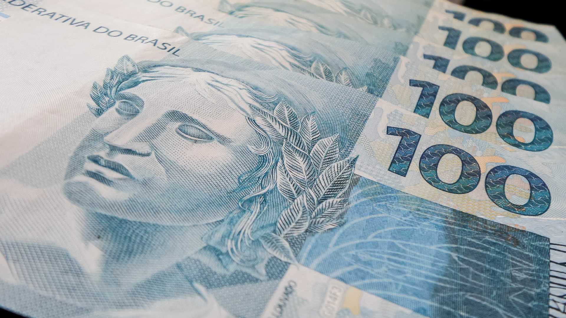Temer propõe salário de servidor igual ao do setor privado