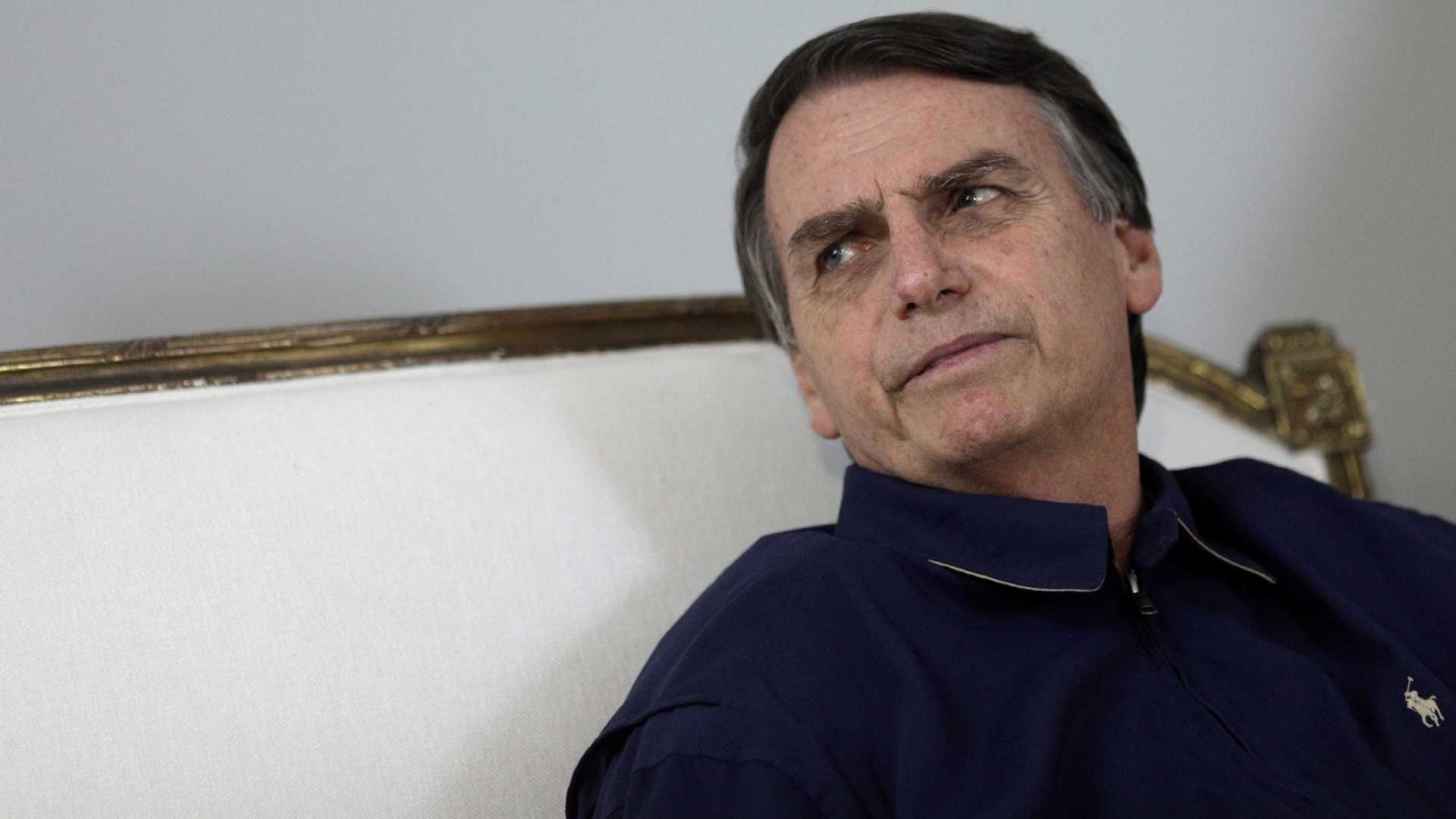 Bolsonaro fala em ‘Revalida presencial’ para médicos cubanos