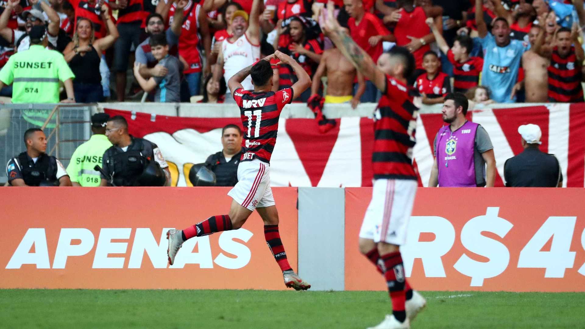Desfalcado, Flamengo recebe o Santos para manter vivo sonho do título