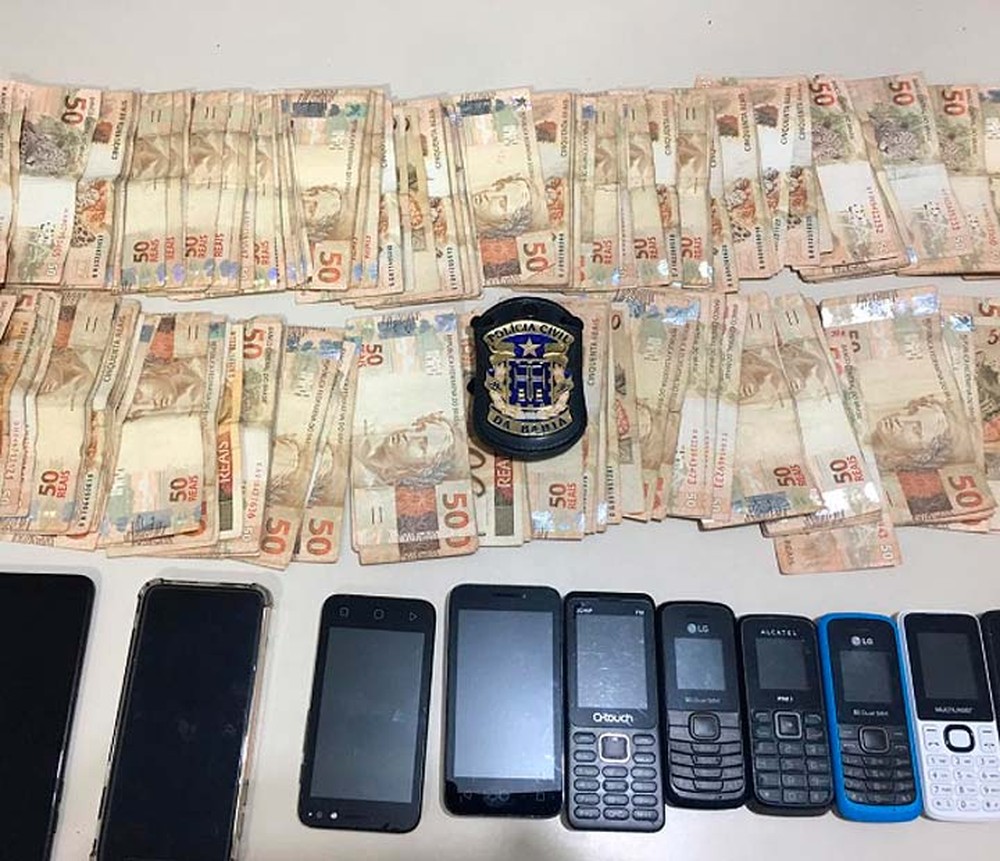 Três chilenos são presos na BA suspeitos de furtar loja; polícia acha R$ 11 mil com trio