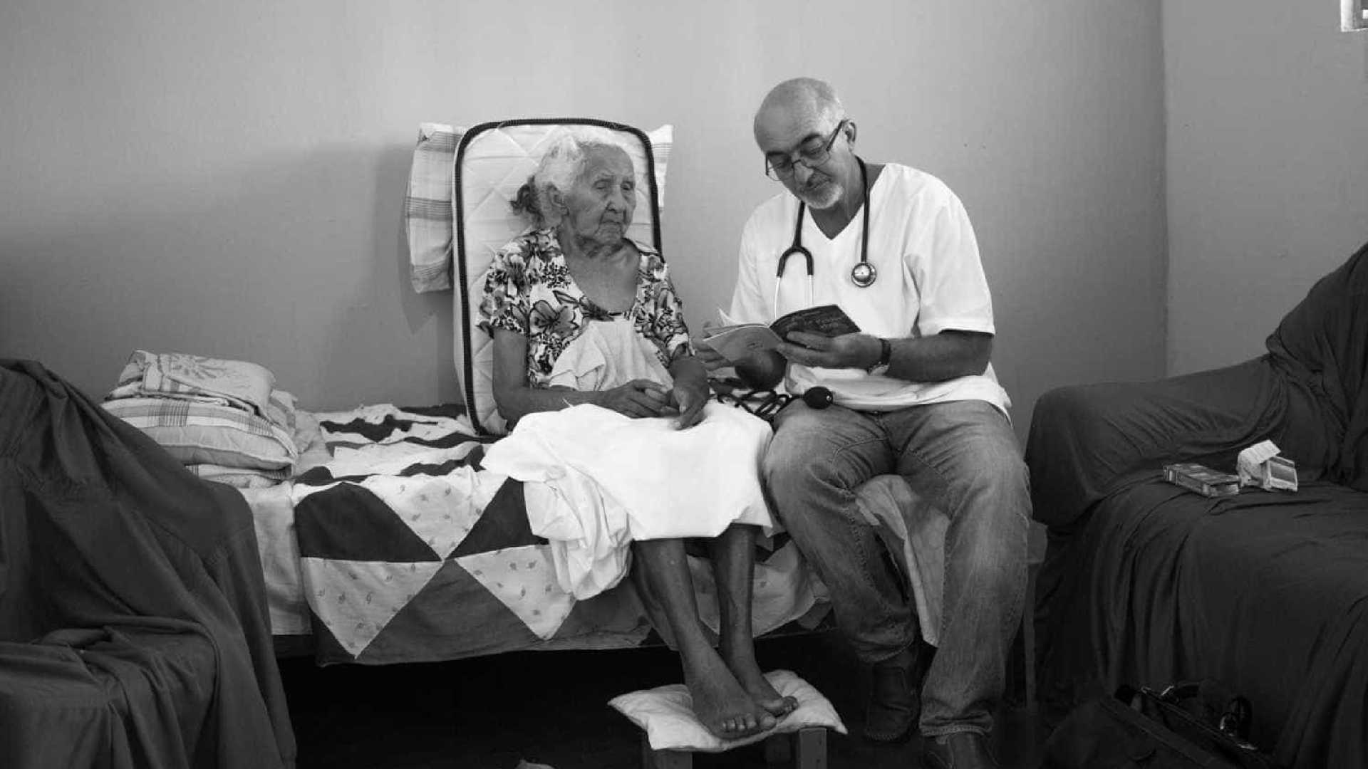 Metade dos brasileiros não fica nem um ano e meio no Mais Médicos