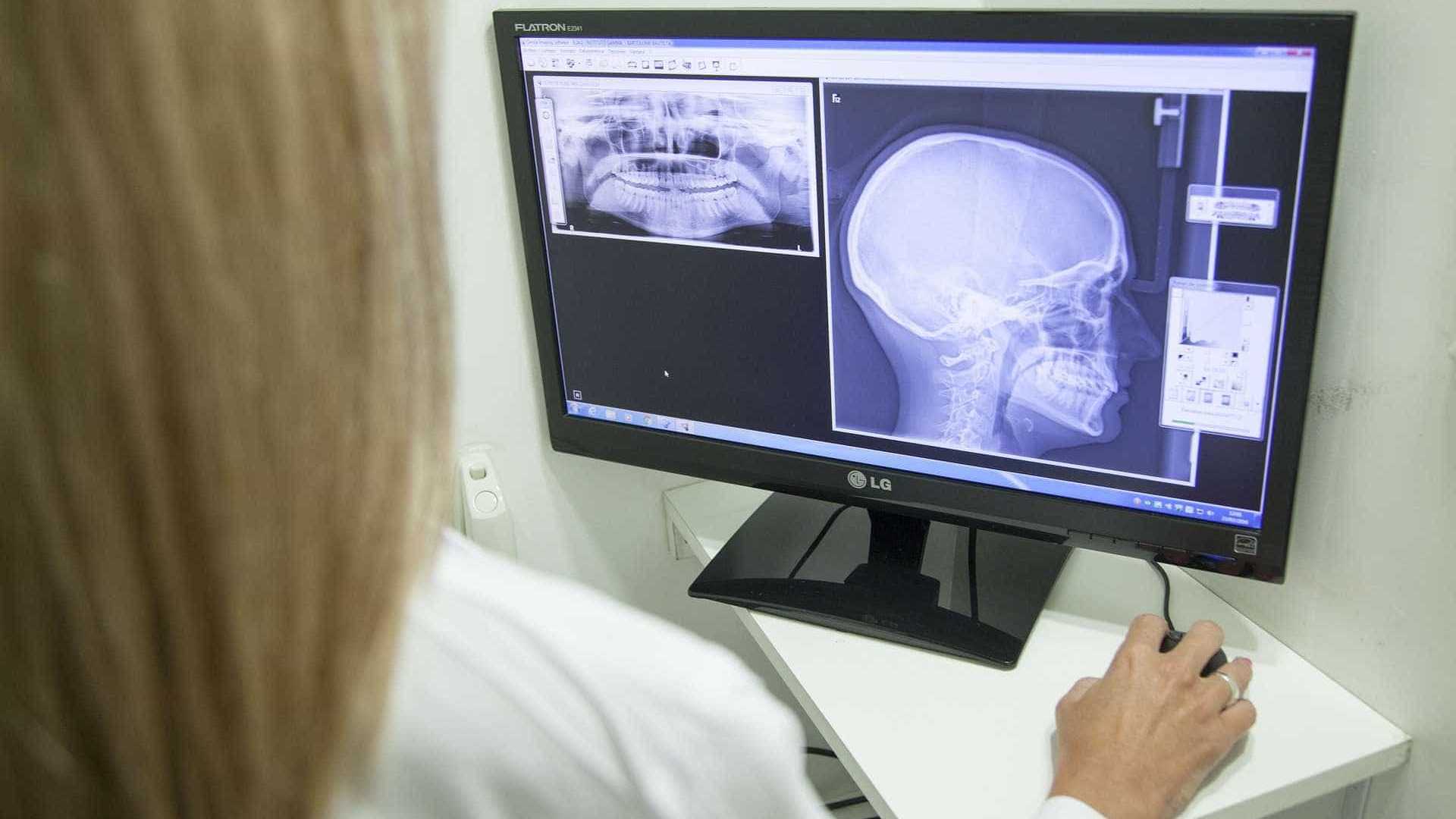 Médicos fazem hoje prova para validar diploma obtido no exterior