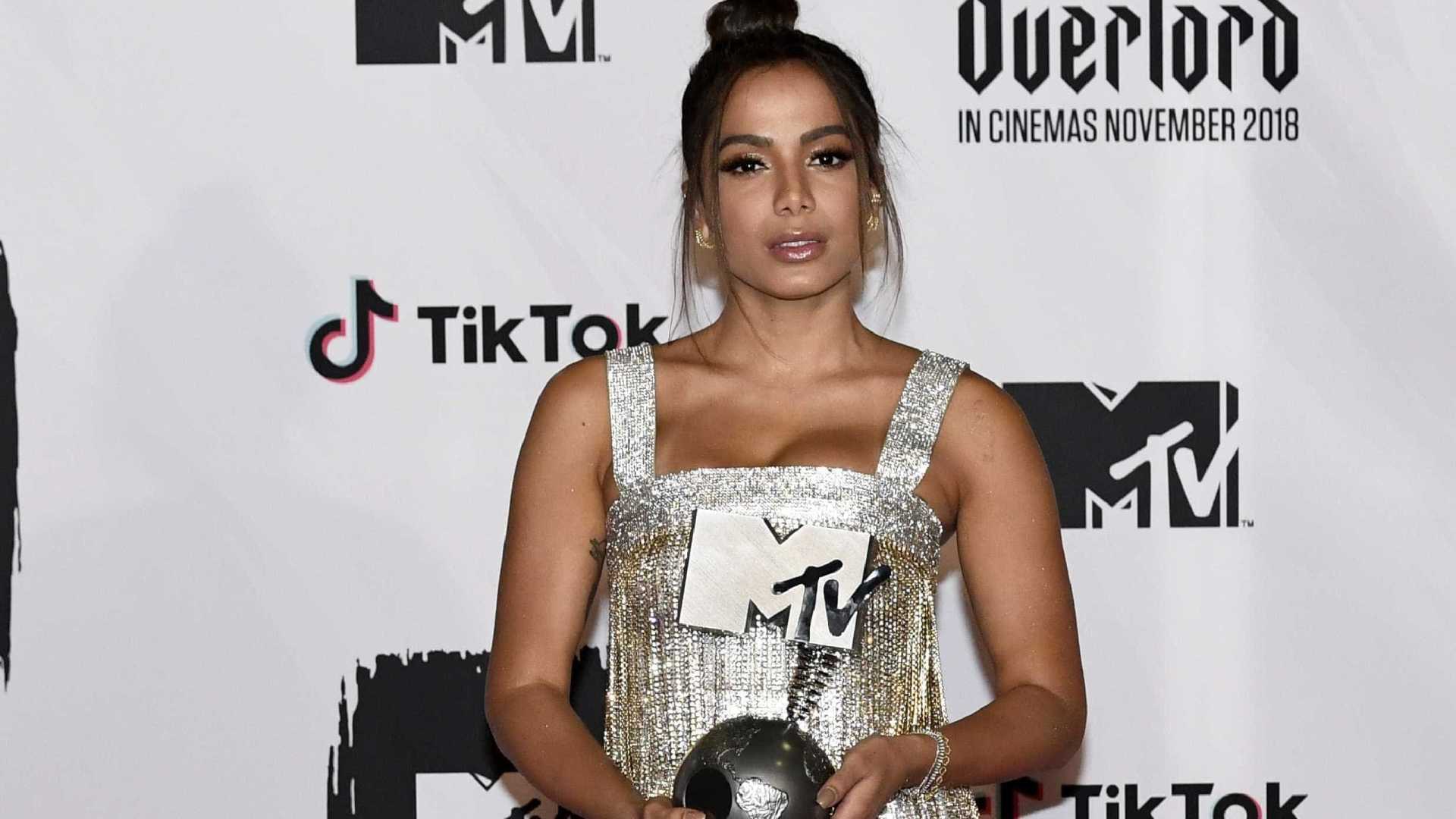 Anitta anuncia EP com música de Pharrell Williams