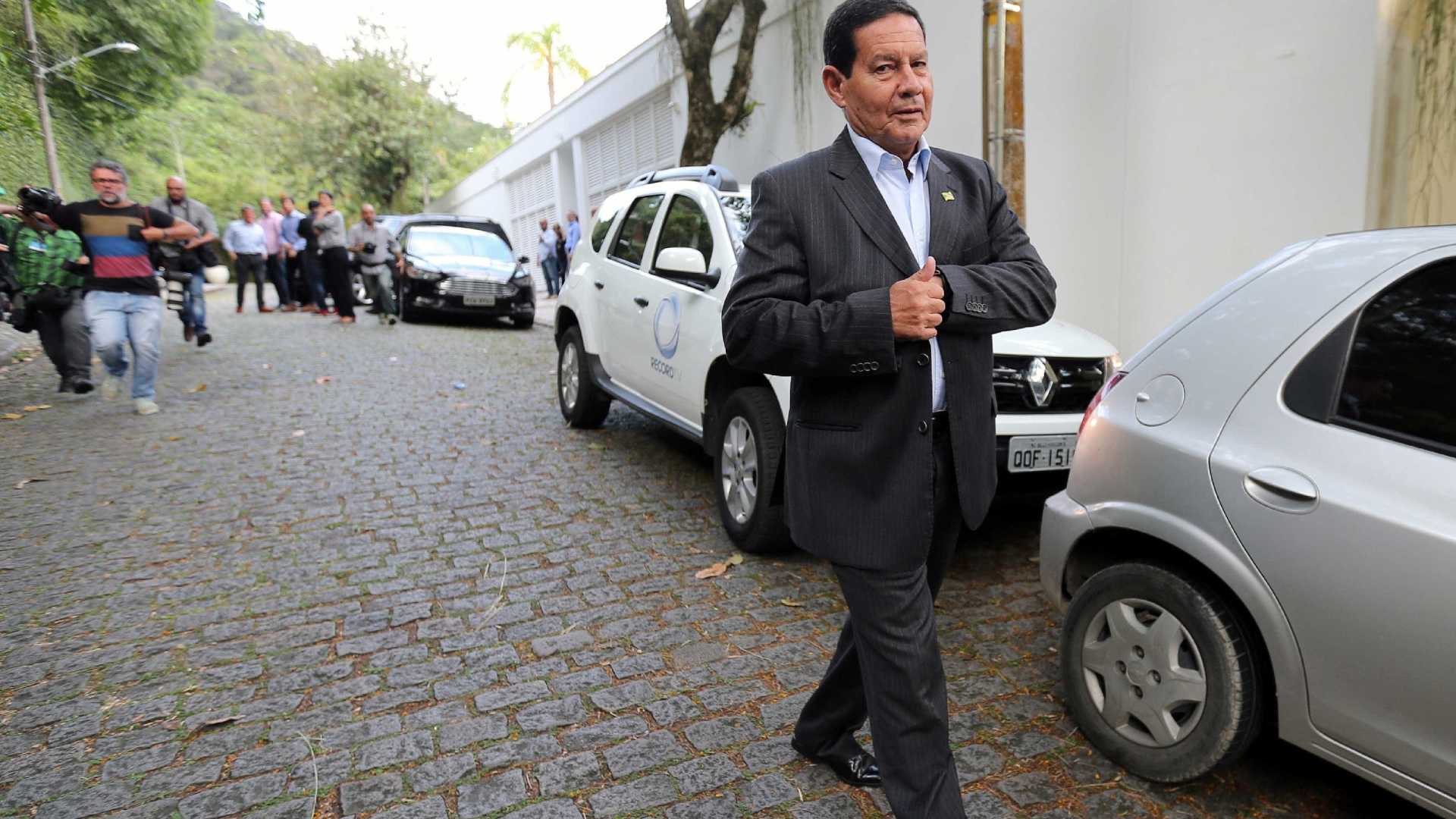 Mourão não registrou uso de avião na prestação de contas ao TSE
