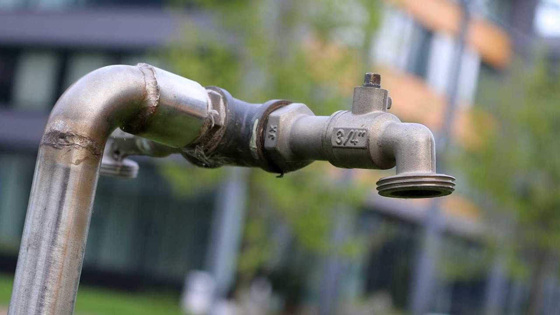 Queixas à Sabesp por falta de água sobem e chegam a uma por minuto