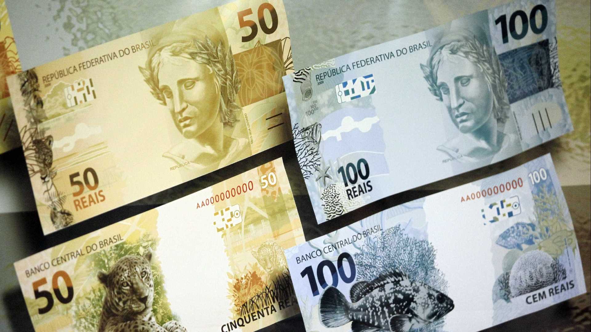 Primeira parcela do 13º salário deve ser paga até amanhã (30)