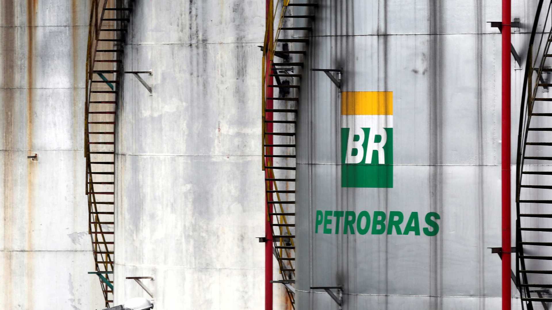 Emperrada, venda de refinarias da Petrobras ficará para Bolsonaro