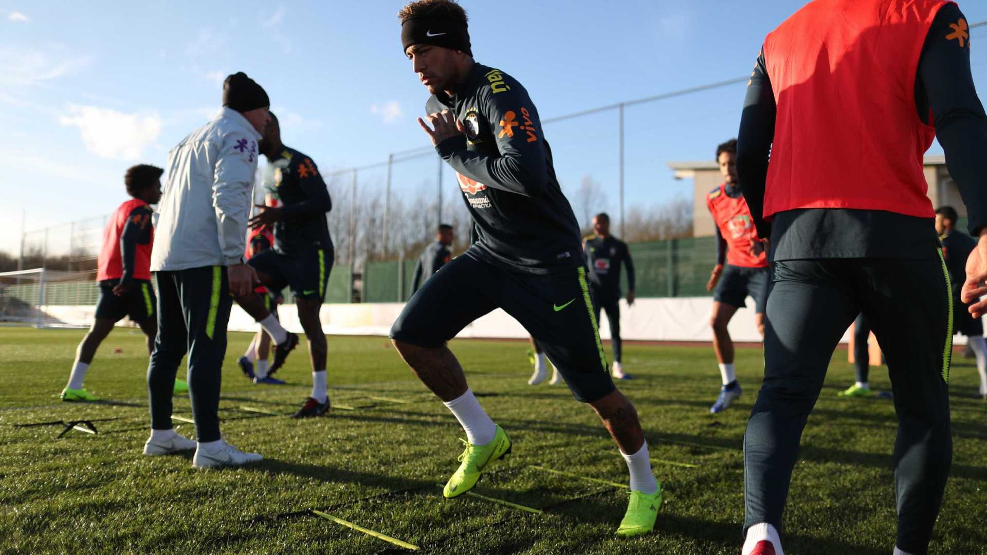 Seleção aguarda Renato Augusto e trabalha com Neymar de ‘coringa’