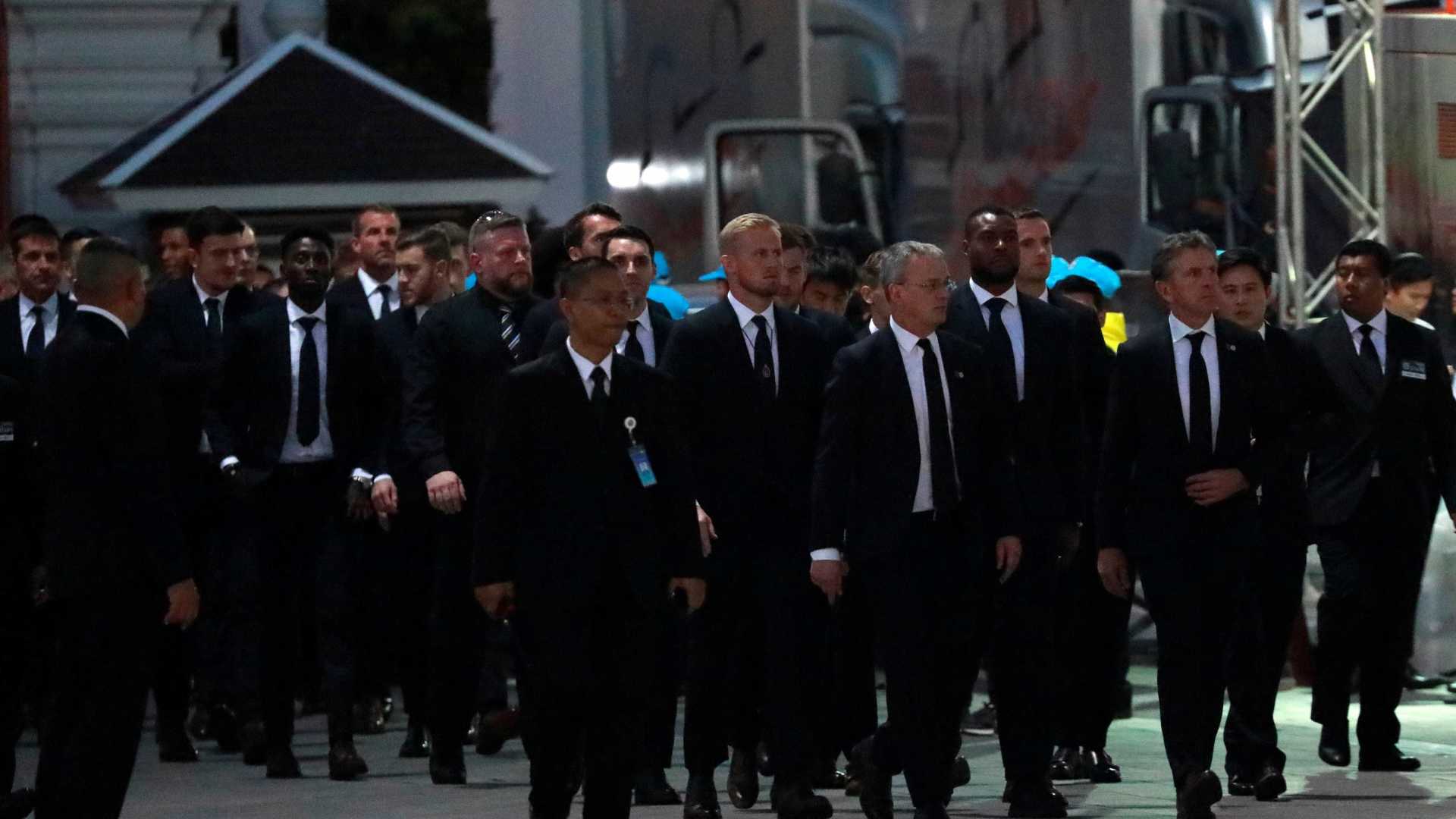Jogadores do Leicester comparecem ao funeral do dono do time