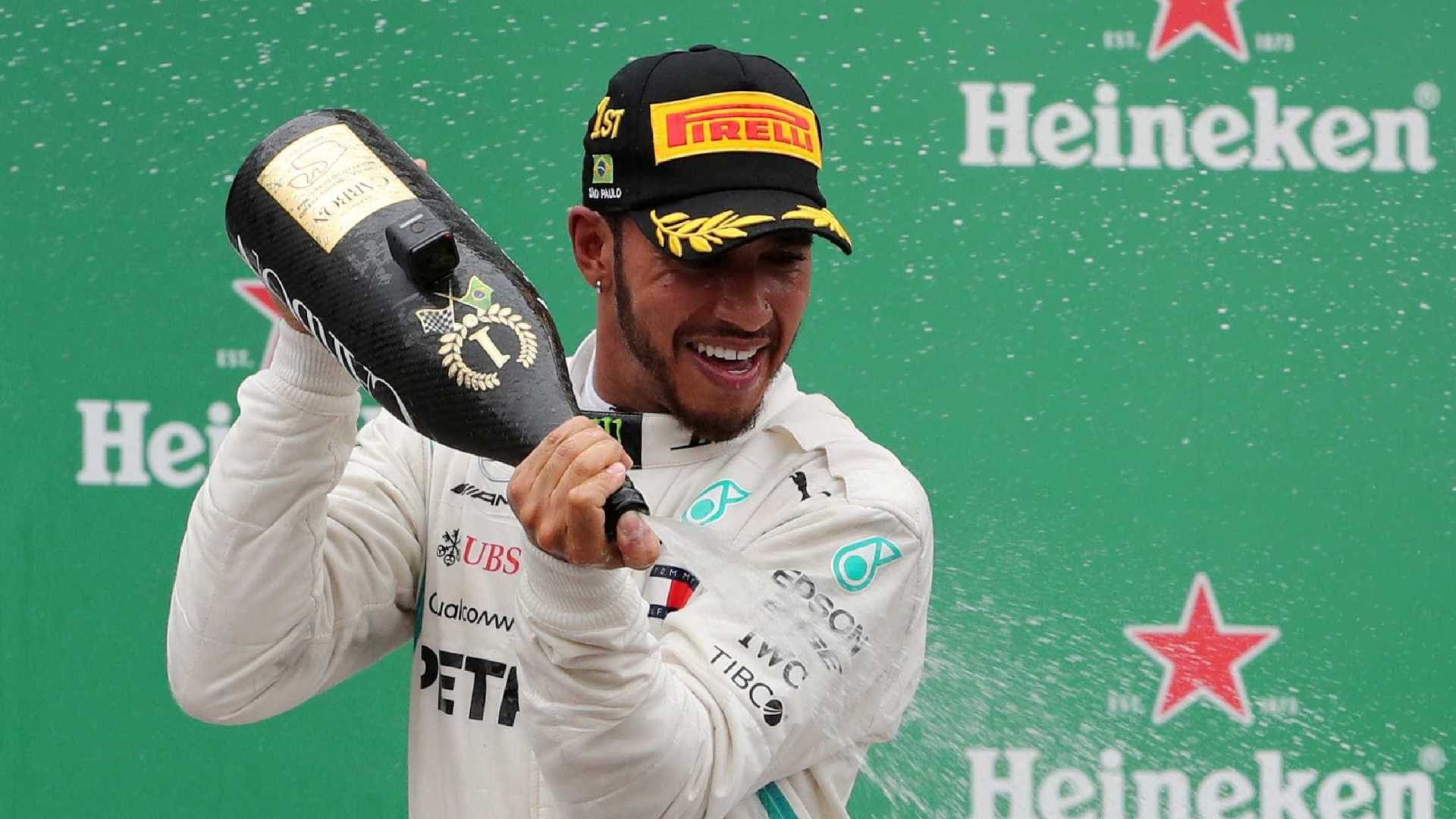 Hamilton encerra ano com vitória e recorde de pontos