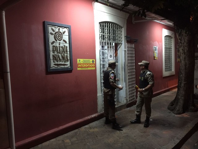 Bares interditados pelo Corpo de Bombeiros são reabertos na Rua Mamede Simões, no Centro do Recife