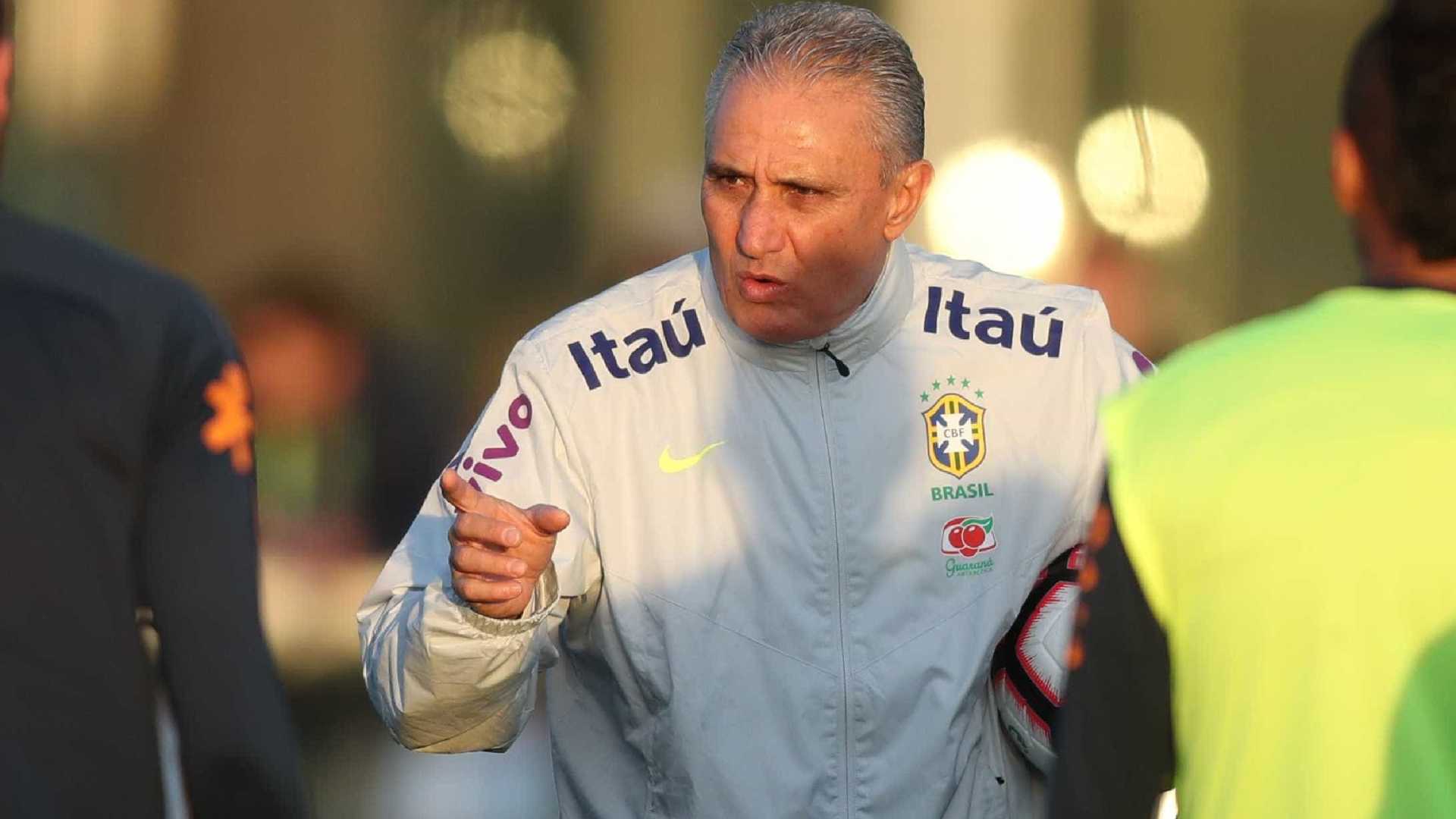 Tite faz mistério sobre escalação da seleção para encarar o Uruguai