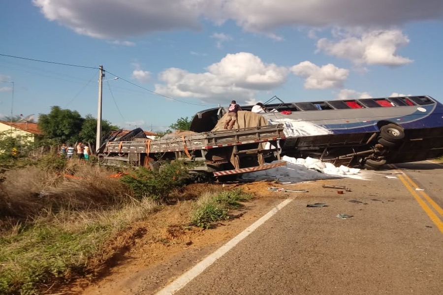 Grave acidente deixa 5 mortos na CE entre Campos Sales e Antonina do Norte-CE
