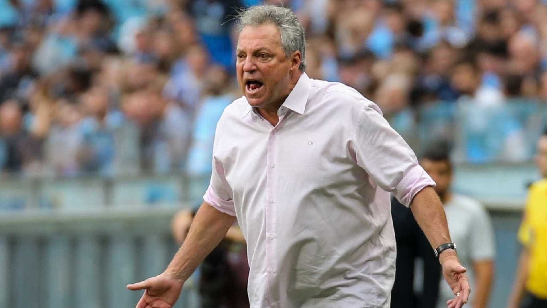 Santos eleva proposta e oferece salário de R$ 1 milhão por mês a Abel