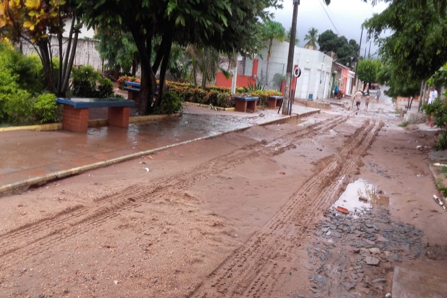 Chuva chega a 178.0 milímetros e alaga vários pontos da cidade em Farias Brito-CE