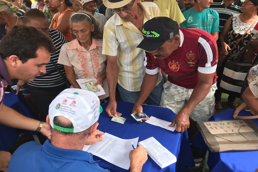 Programa Ação de Terra dos Agricultores Familiares  beneficia 2 mil pessoas em Crato-CE