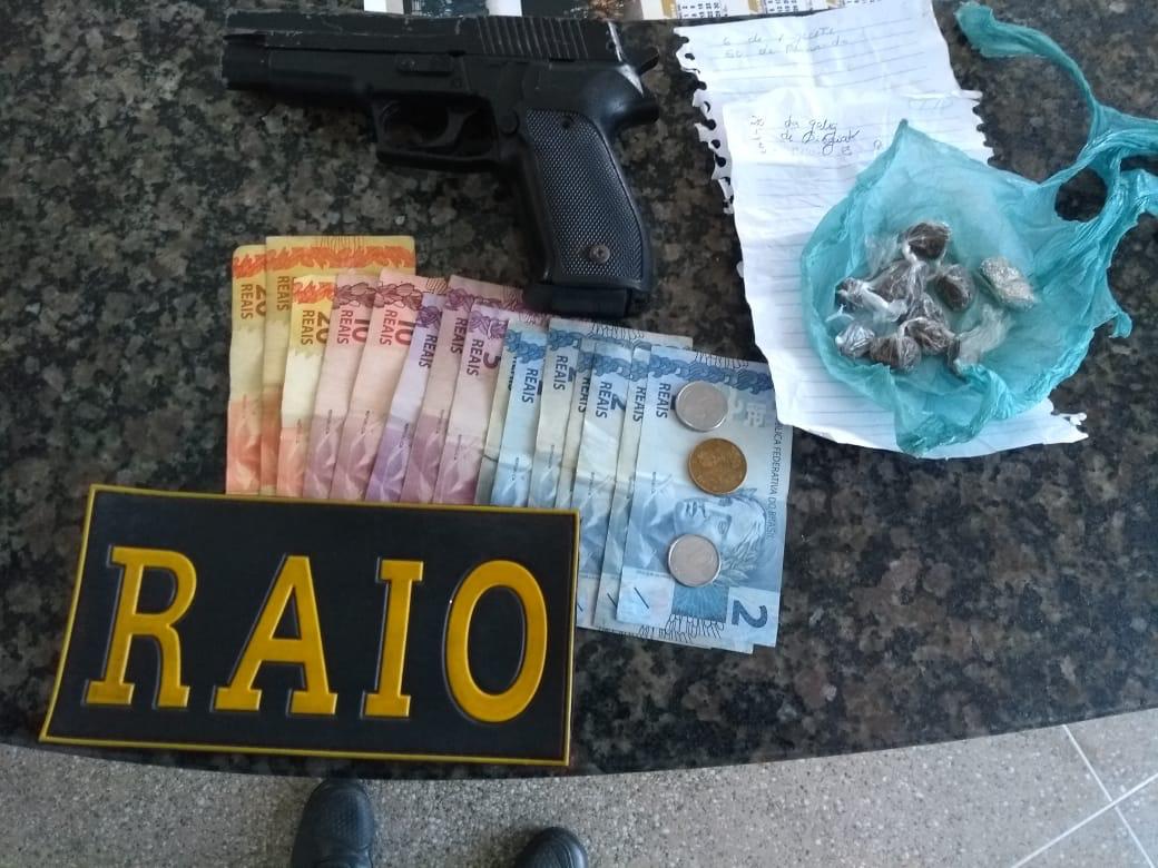 Simulacro de arma de fogo e drogas são apreendidos em Crato- CE