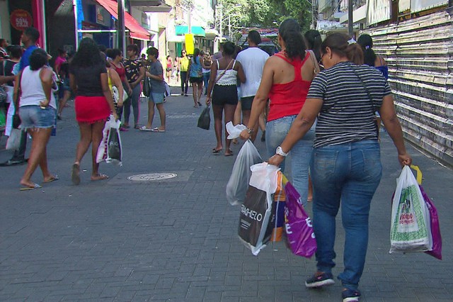 Veja o que abre e o que fecha no Ano Novo no Grande Recife