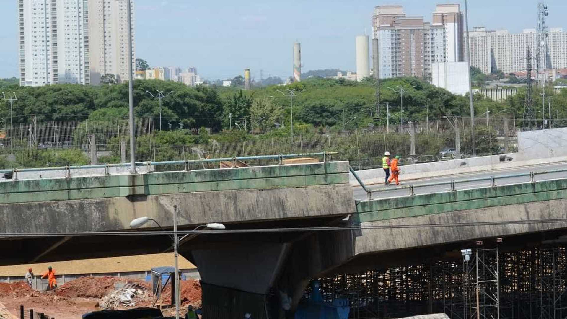 Excesso da carga pode ter danificado viaduto da Marginal Pinheiros