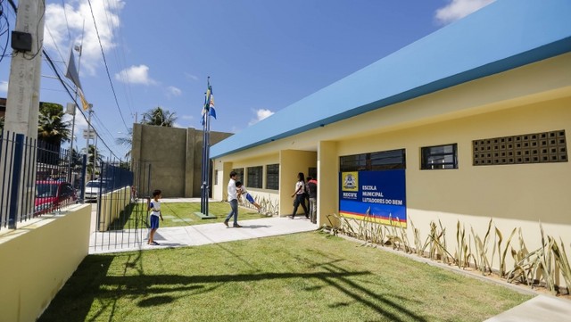 Rede municipal de ensino do Recife reabre matrículas para 2019 e oferece oito mil vagas