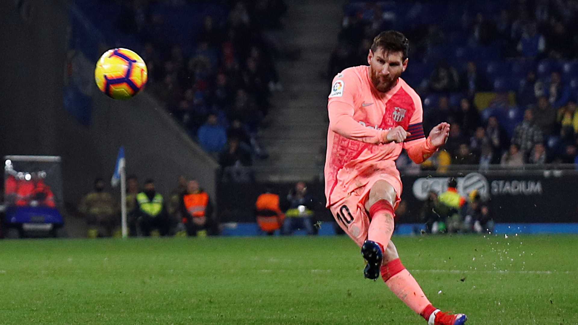 Messi faz dois de falta e comanda goleada do Barça contra o Espanyol