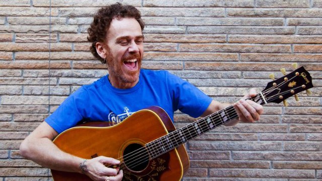 Nando Reis faz show em parceria com orquestra sinfônica na Concha Acústica do TCA, em Salvador