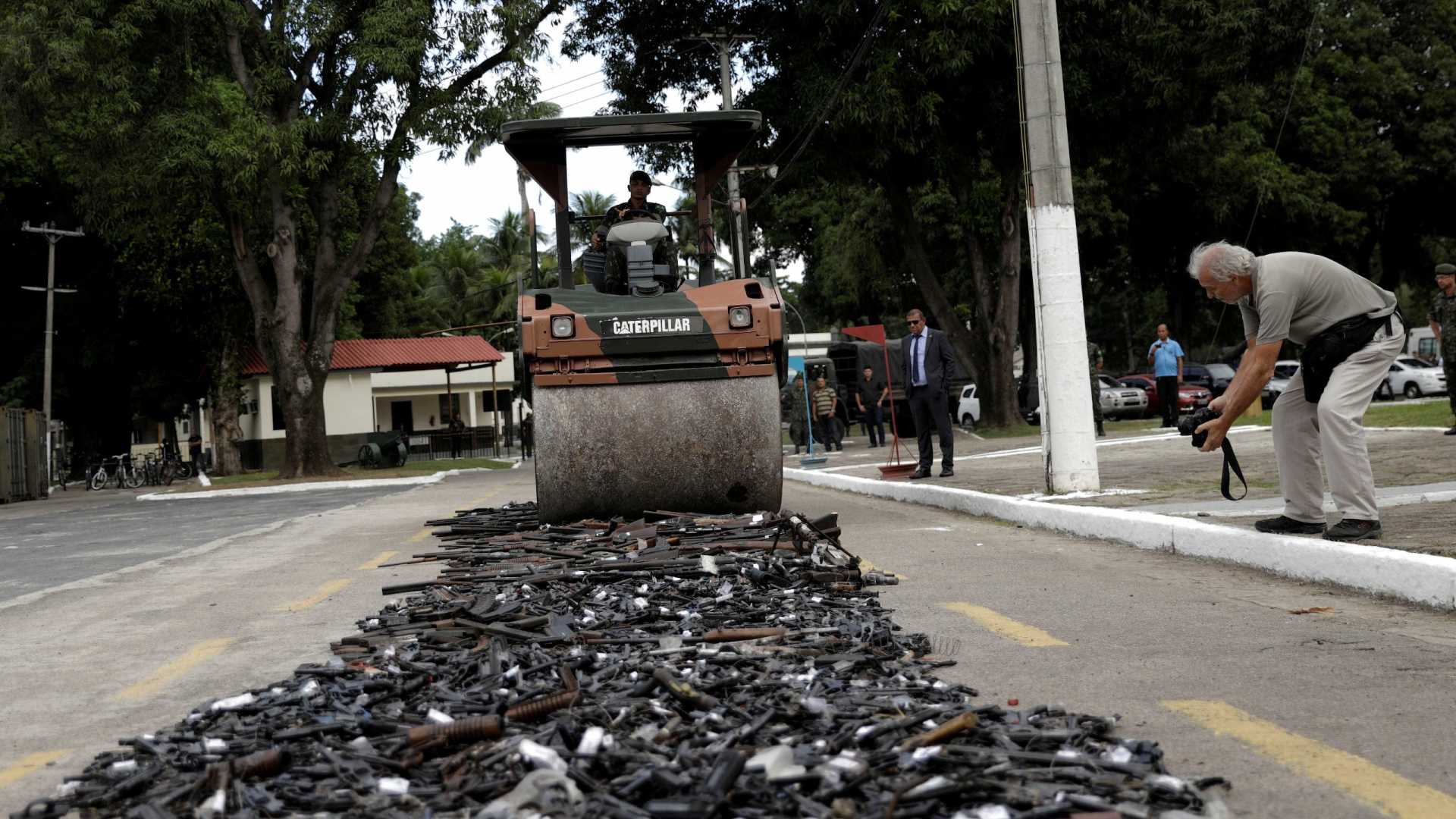 Registro de arma sobe 280%; Bolsonaro promete decreto