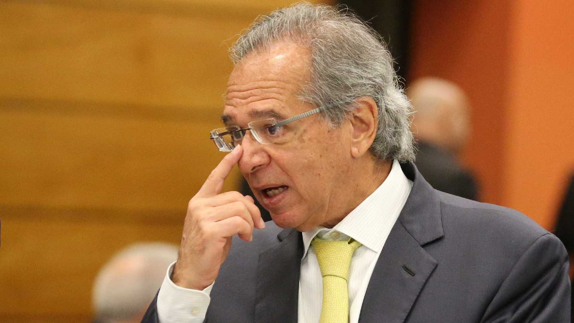 Guedes prepara pacote de medidas para melhorar ambiente de negócios