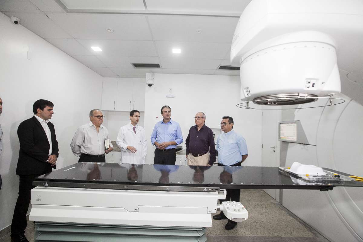 Governo do Ceará doa equipamento de radioterapia para Instituto do Câncer