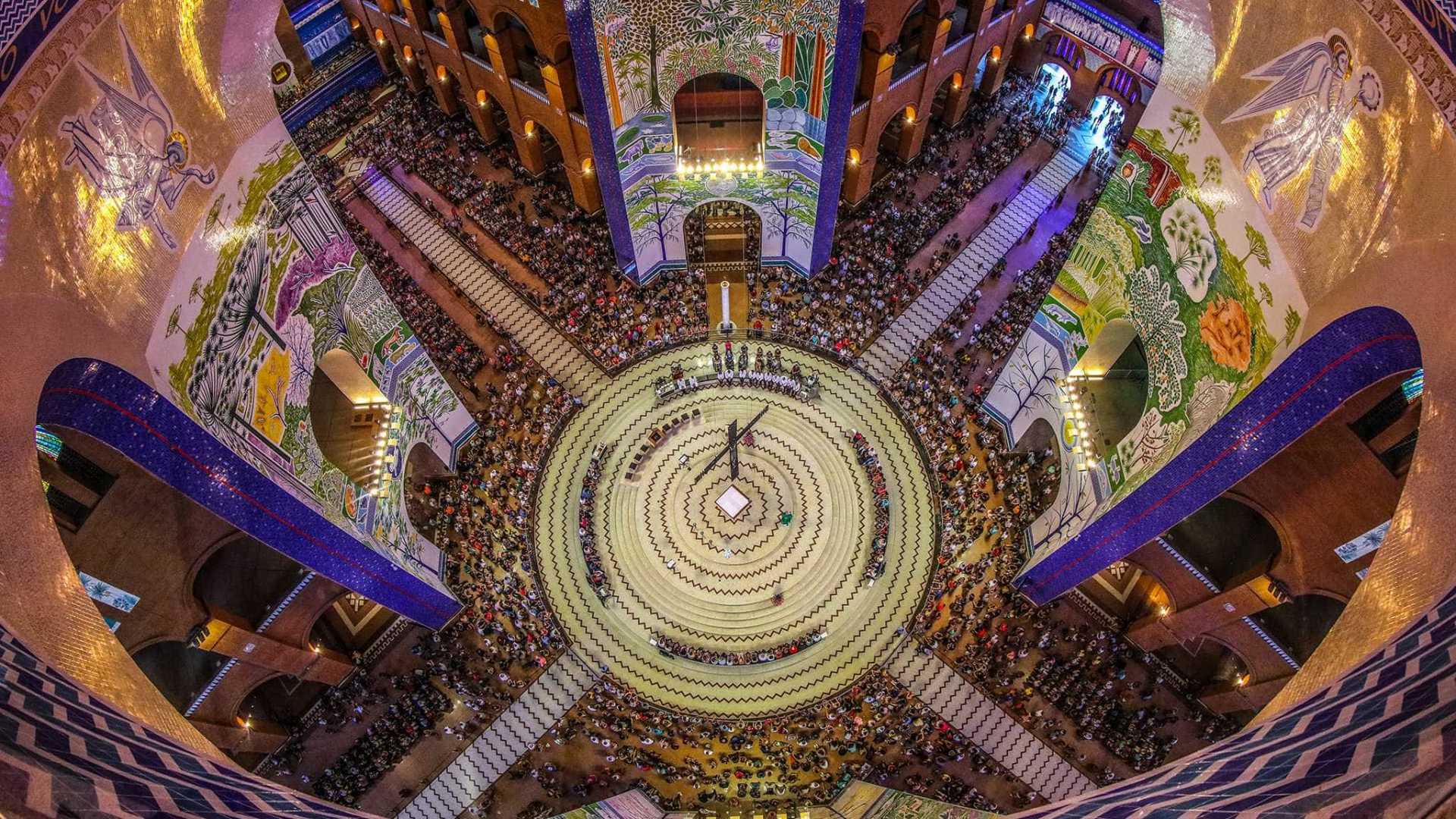 Basílica de Aparecida fecha portões por 1h devido a excesso de fiéis