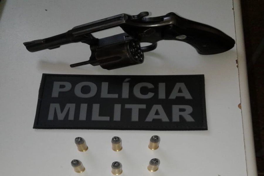 Polícia apreende arma de fogo em Farias Brito-CE e recupera veículo furtado em Crato-CE