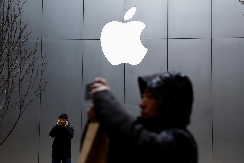 Após queda nas vendas de iPhone, Apple planeja reduzir preços fora dos EUA