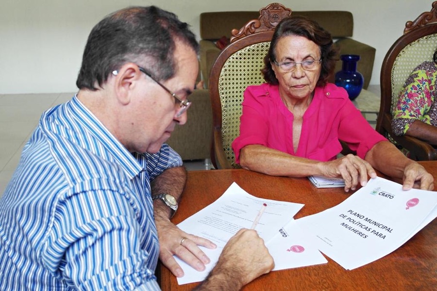 Entidades representativas das mulheres cratenses apresentam ao Governo Municipal Plano de Políticas Públicas