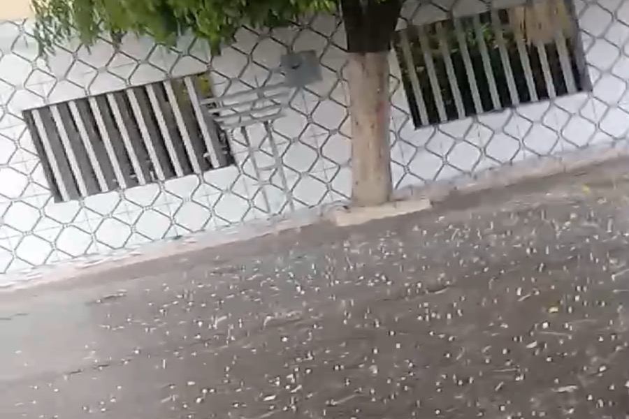 Chove granizo nas cidades de Mauriti e Aurora-CE