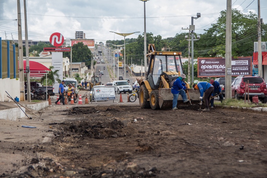 Prefeitura de Juazeiro do Norte inicia reparos na Av. Castelo Branco após fortes chuvas