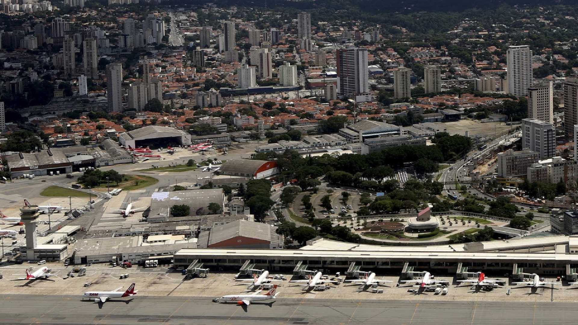 Aeroporto de Congonhas é campeão de multas por agente de trânsito em SP