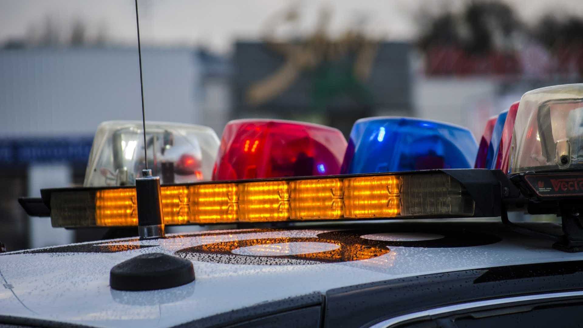 Motorista sofre picada de marimbondo e tomba ambulância com grávida
