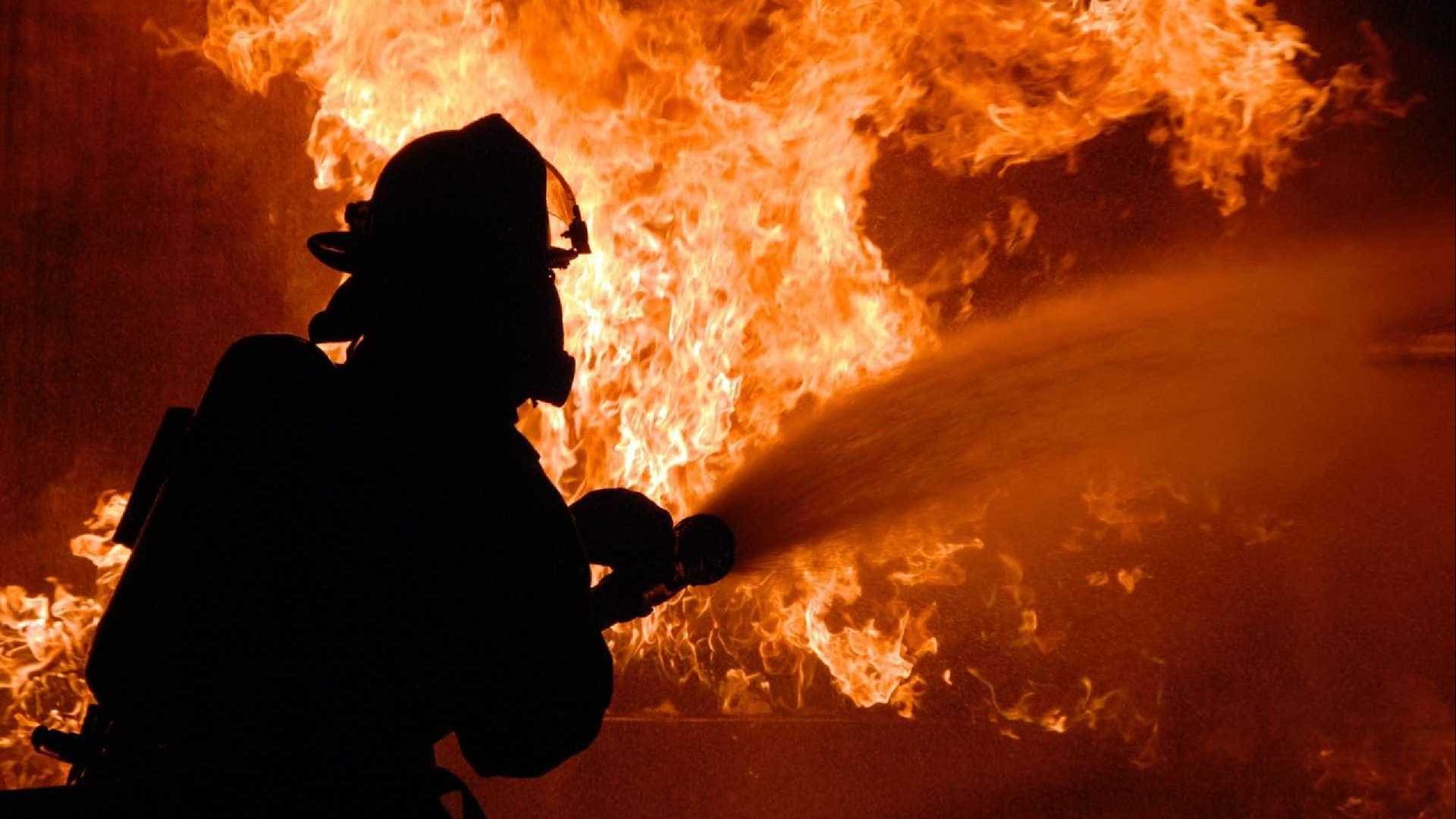 Homem morre e duas idosas ficam feridas durante incêndio em SP